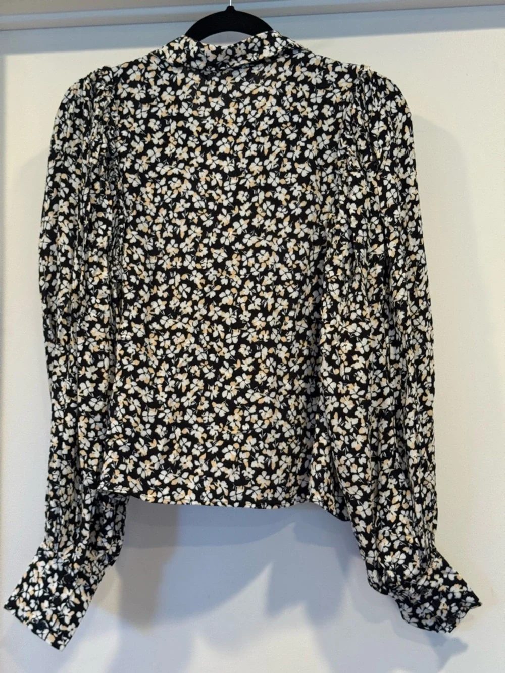 NEW Women’s Zara Black, White and Tan Floral Button-Front Puff-Sleeve Blouse